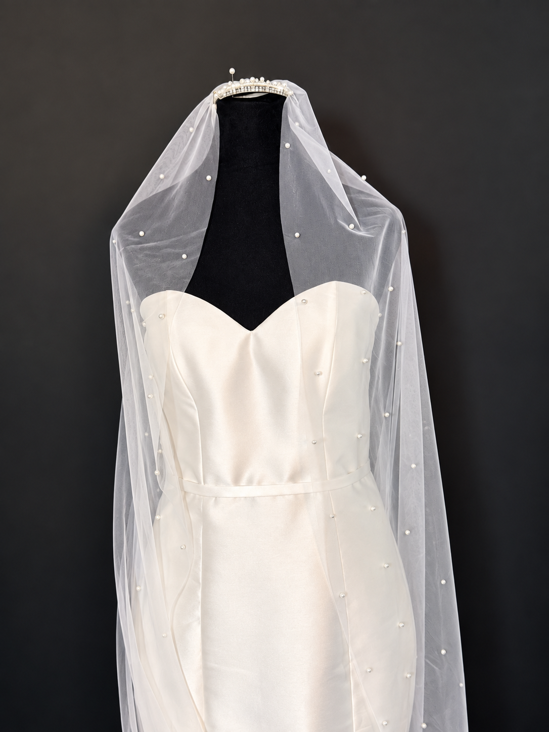 Light Veil with Perls — photograph 2 of 5