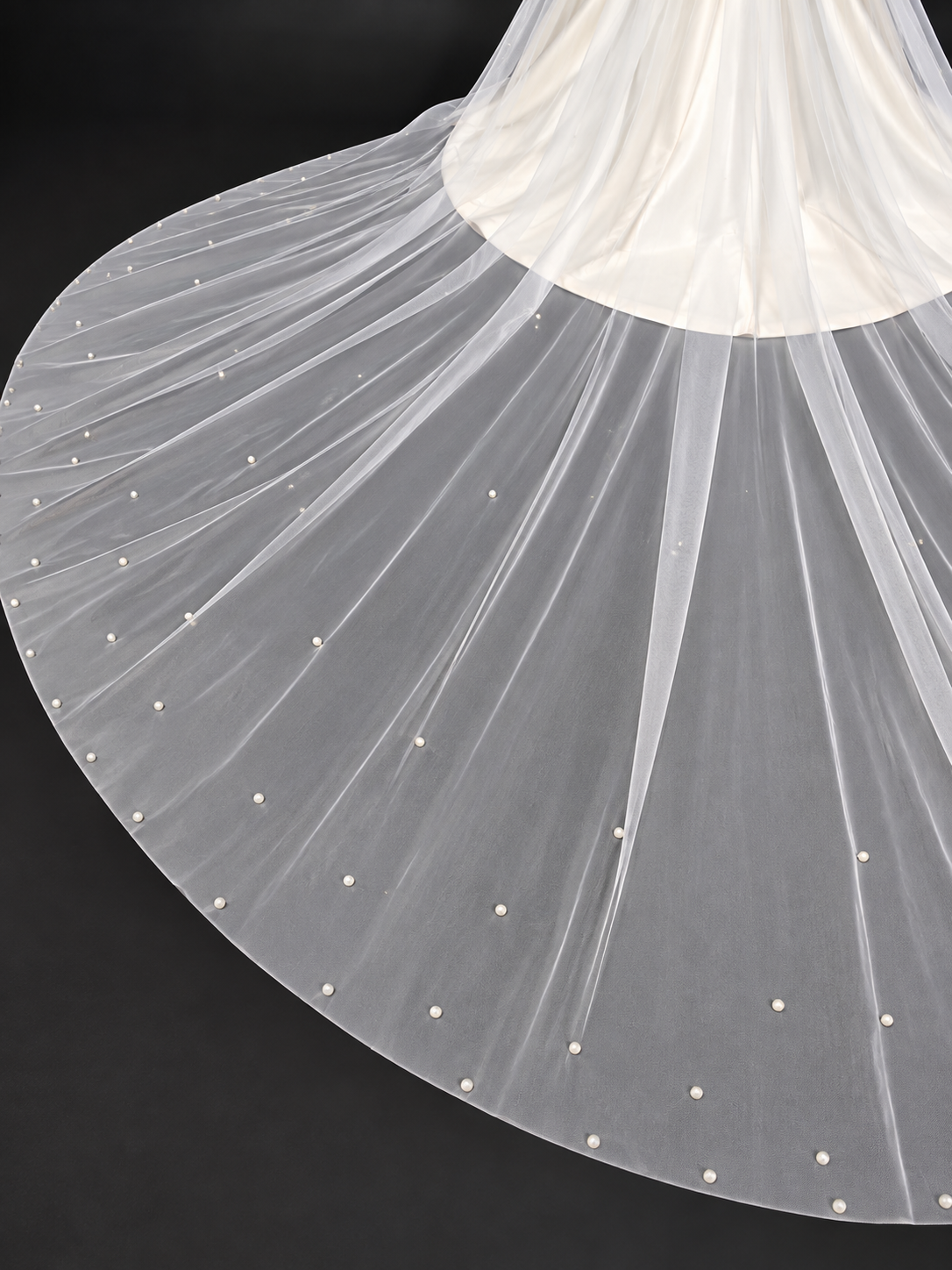 Light Veil with Perls — photograph 3 of 5