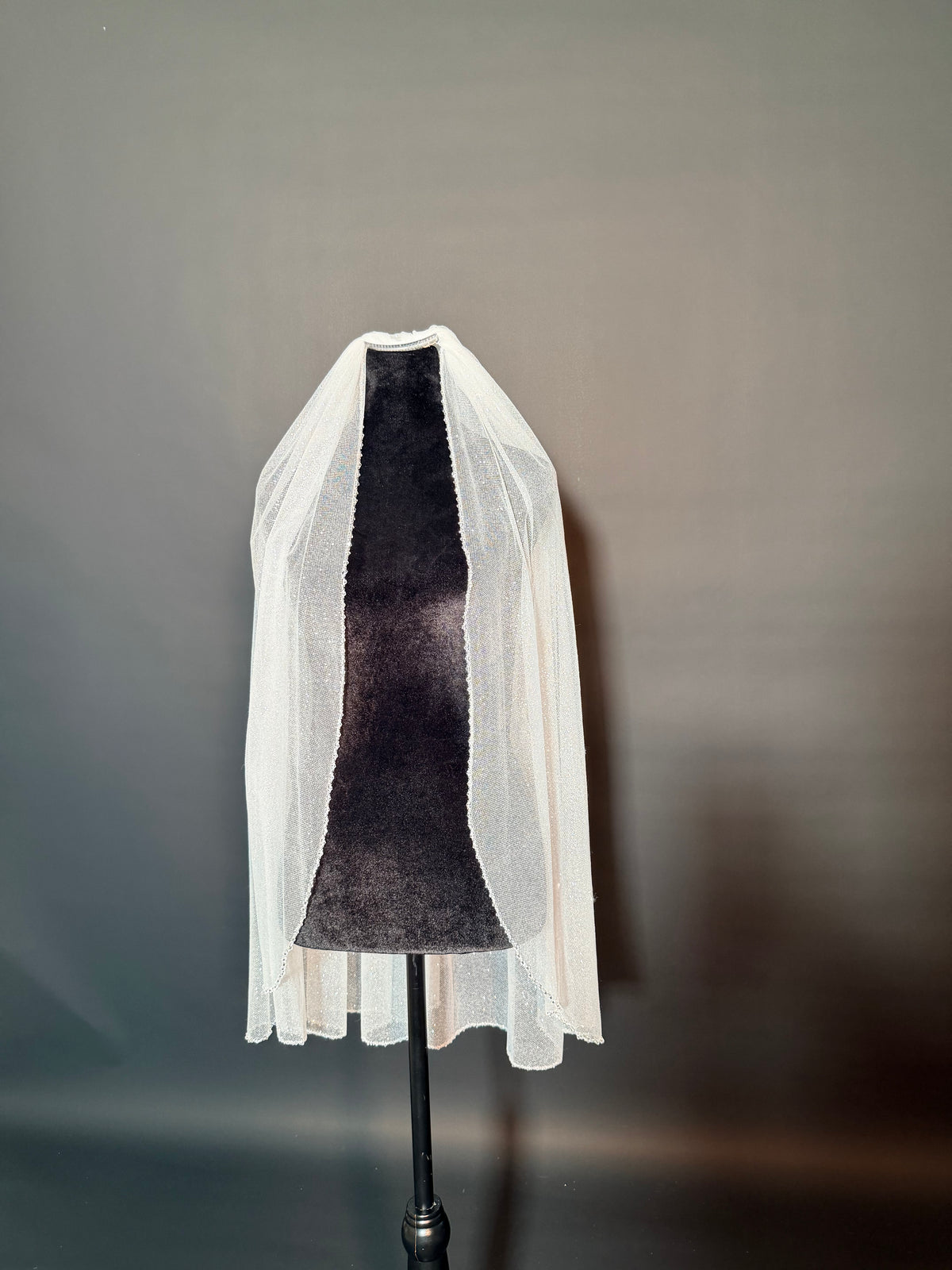 Crystal Edge Fingertip Veil — photograph 5 of 5