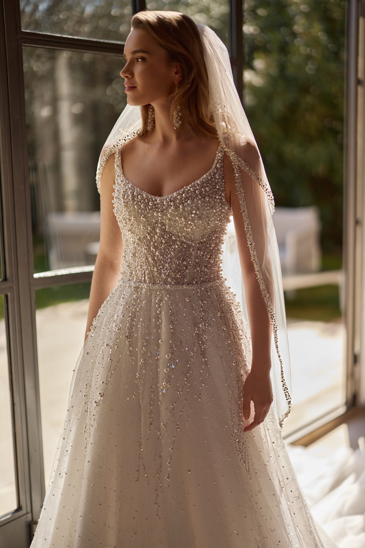 Leonie — photograph 2 of 3
