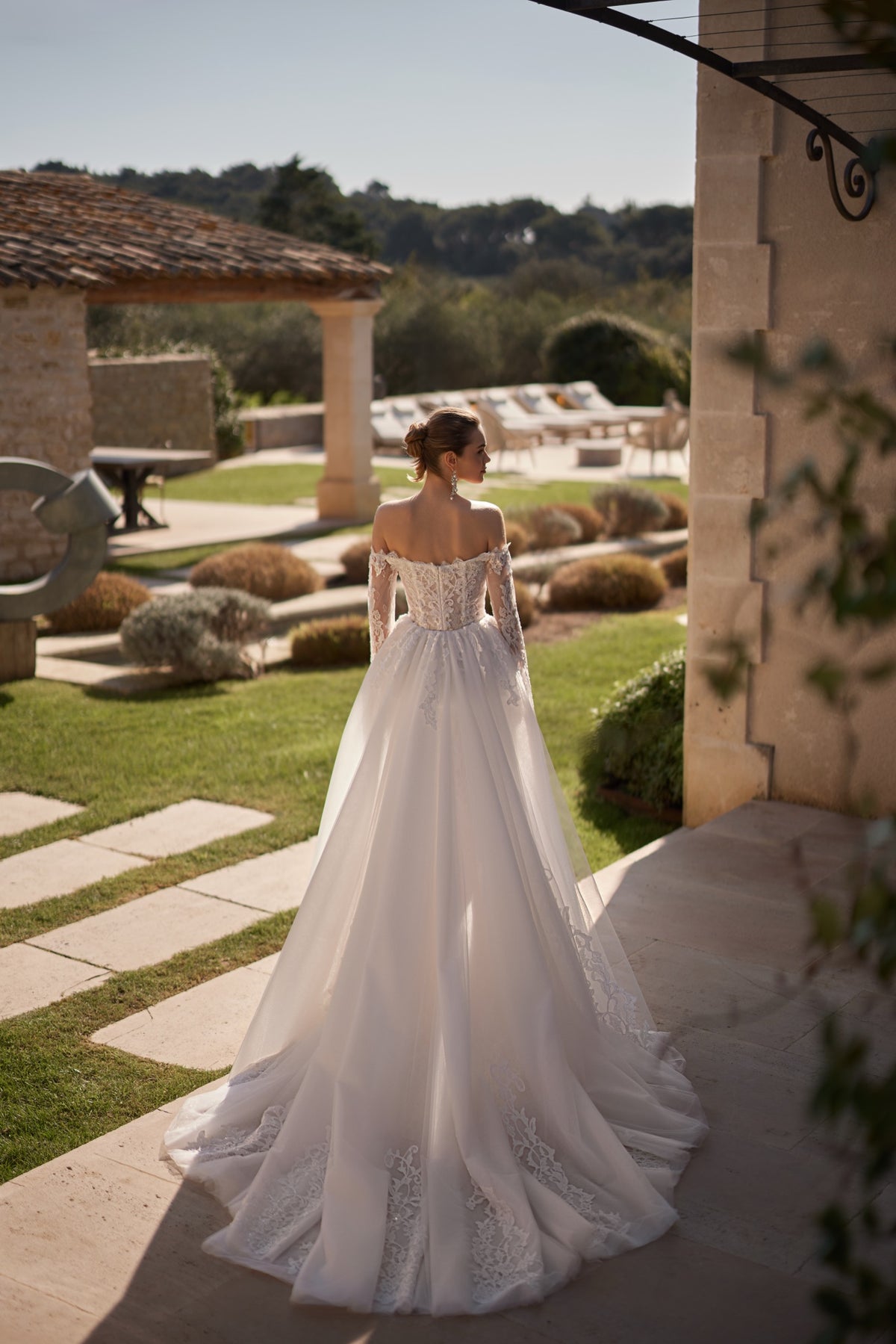 Tiana — photograph 4 of 5
