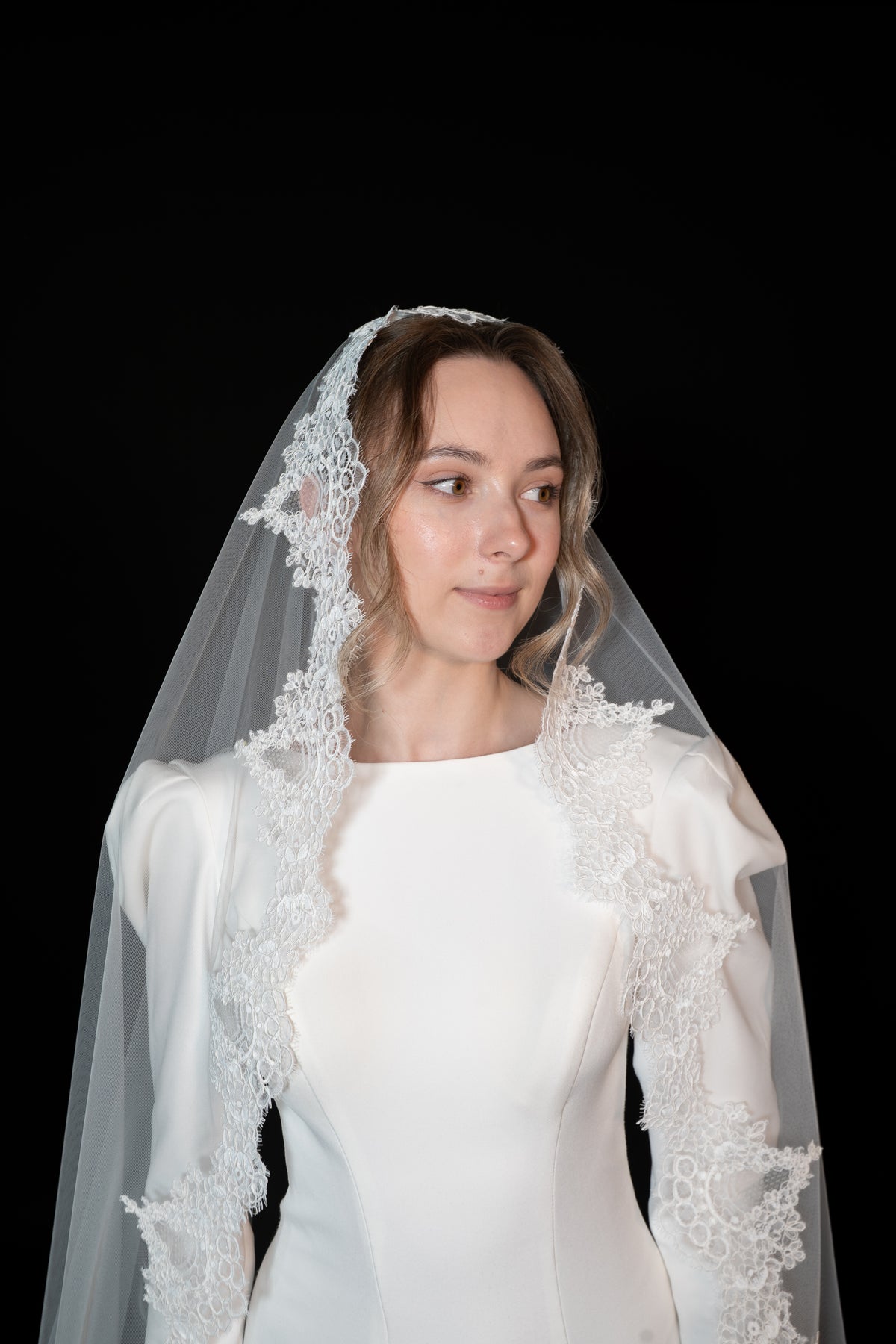Lia Lace Cathedral Veil — photograph 3 of 5