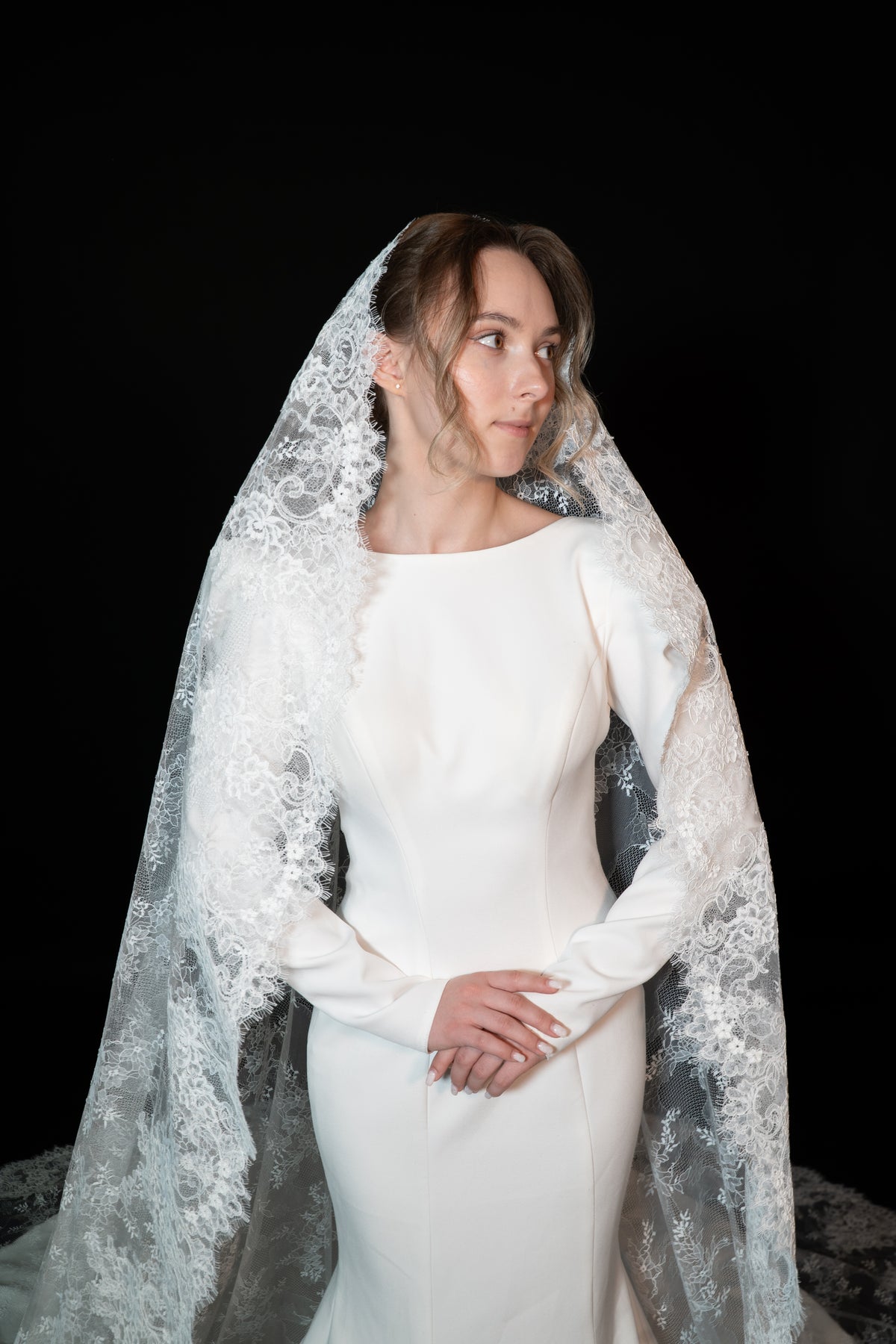 Dramatic French Lace Cathedral Veil — photograph 4 of 6